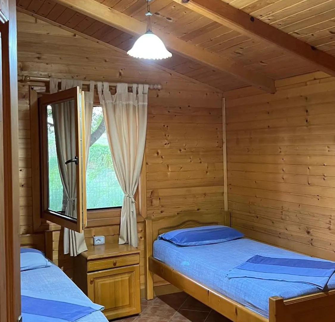 Chalet Kompleksi Turistik Leonardo Shengjin