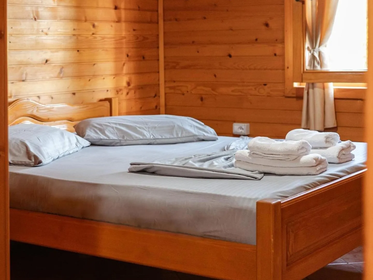 Chalet Kompleksi Turistik Leonardo Shengjin